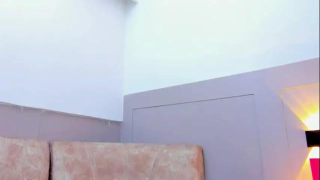 Image 10 of valen_white Stream on Chaturbate on 8 months ago