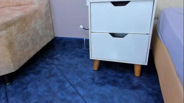 Image 8 of valen_white Stream on Chaturbate on 8 months ago