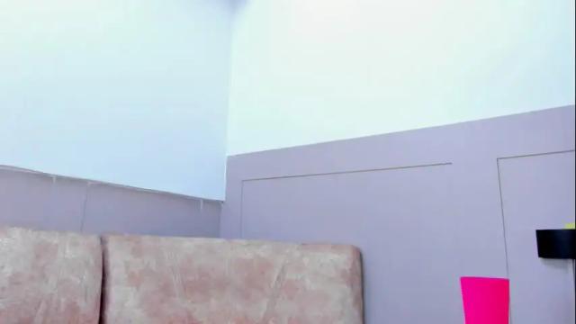 Image 6 of valen_white Stream on Chaturbate on 8 months ago