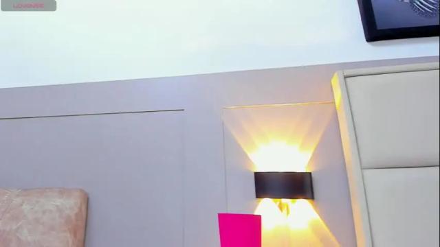 Image 6 of valen_white Stream on Chaturbate on 8 months ago