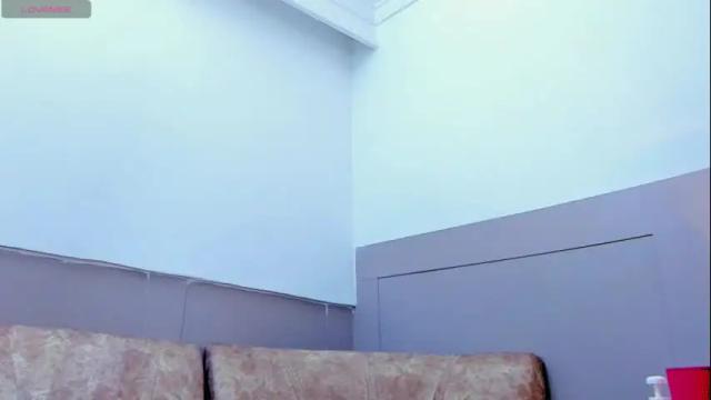 Image 3 of valen_white Stream on Chaturbate on 8 months ago