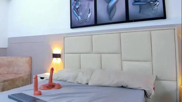 Image 2 of valen_white Stream on Chaturbate on 6 months ago