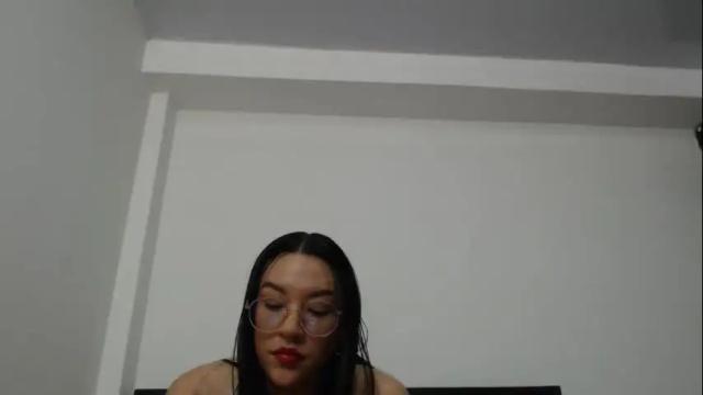Image 3 of valenfiorinni Stream on Chaturbate on 2 months ago