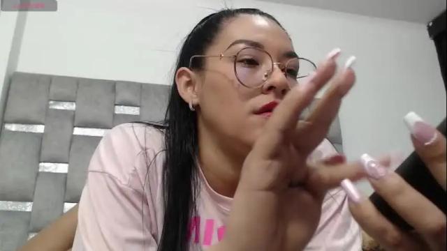 Image 6 of valenfiorinni Stream on Chaturbate on 29 days ago