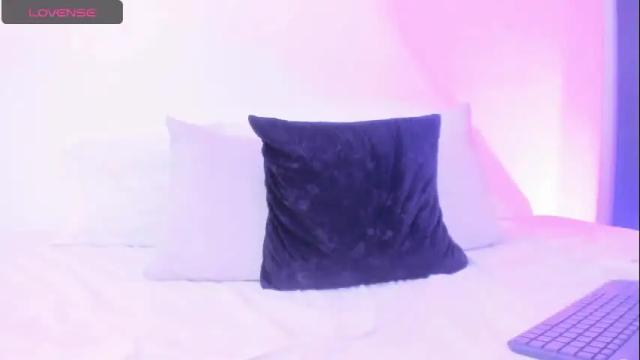 Image 7 of valenn__smith Stream on Chaturbate on 1 month ago