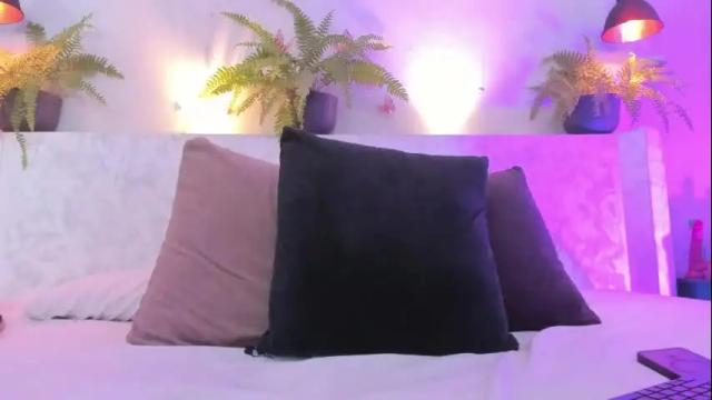 Image 12 of valenn__smith Stream on Chaturbate on 1 month ago