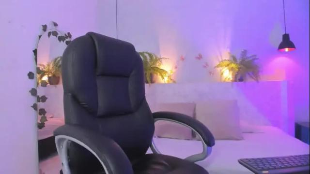 Image 12 of valenn__smith Stream on Chaturbate on 1 month ago