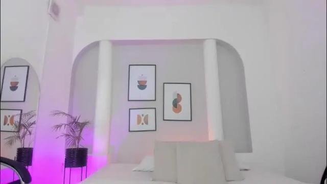 Image 7 of valenn__smith Stream on Chaturbate on 1 month ago