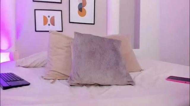 Image 7 of valenn__smith Stream on Chaturbate on 1 month ago