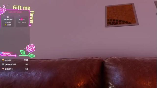 Image 7 of valentia_vickers Stream on Chaturbate on 26 days ago