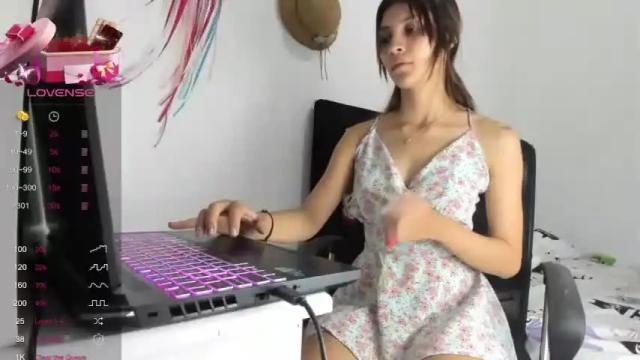 Image 10 of valentina___cute Stream on Chaturbate on 16 months ago