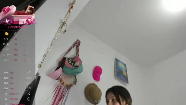 Image 2 of valentina___cute Stream on Chaturbate on 16 months ago