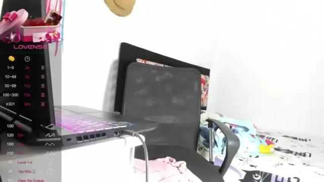 Image 3 of valentina___cute Stream on Chaturbate on 16 months ago