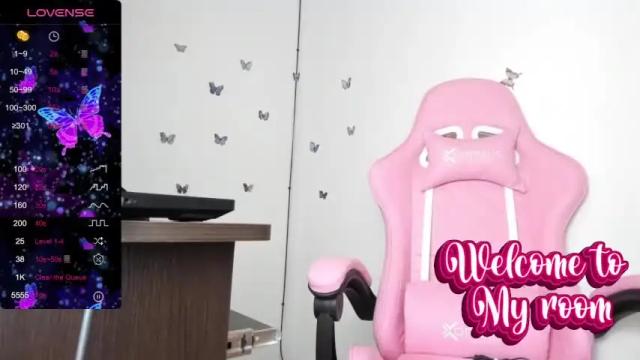 Image 2 of valentina___cute Stream on Chaturbate on 15 months ago