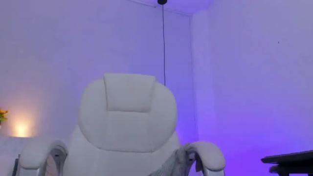 Image 12 of valentina_anderson Stream on Chaturbate on 16 months ago