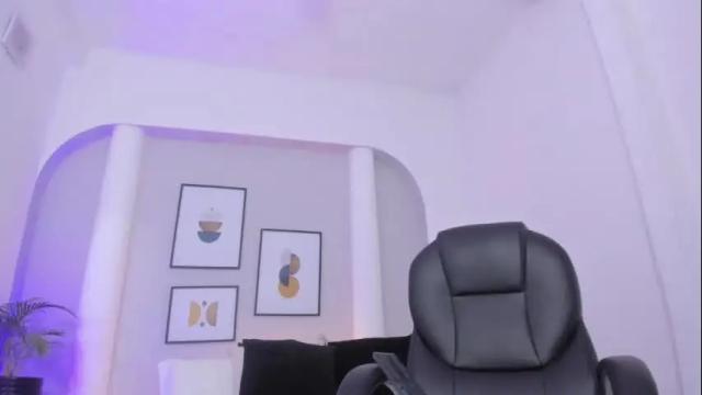 Image 7 of valentina_anderson Stream on Chaturbate on 13 days ago