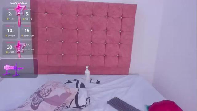 Image 2 of valentina_cortes72 Stream on Chaturbate on 1 month ago