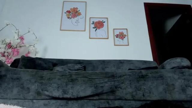 Image 8 of valentina_king18 Stream on Chaturbate on 13 months ago