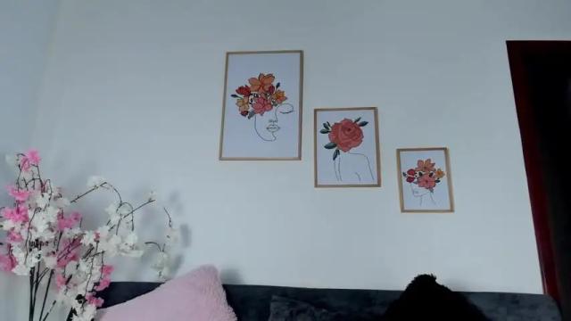 Image 6 of valentina_king18 Stream on Chaturbate on 13 months ago