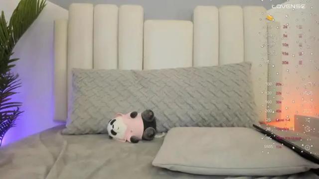 Image 10 of valentina_m17 Stream on Chaturbate on 13 months ago