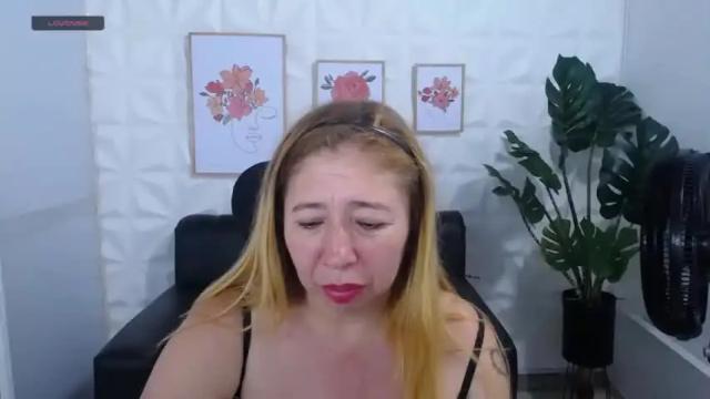 Image 4 of valentina_mature Stream on Chaturbate on 13 months ago