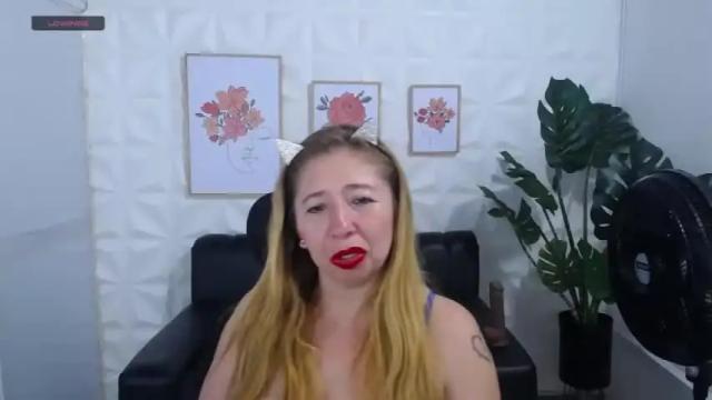 Image 10 of valentina_mature Stream on Chaturbate on 9 months ago