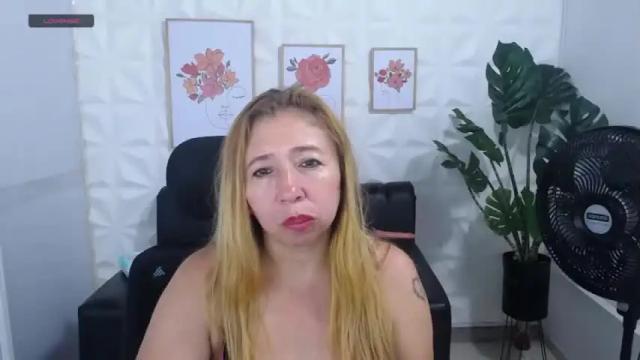 Image 8 of valentina_mature Stream on Chaturbate on 9 months ago