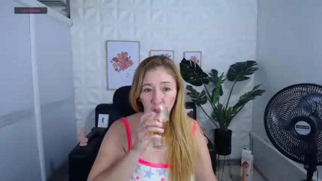 Image 2 of valentina_mature Stream on Chaturbate on 9 months ago