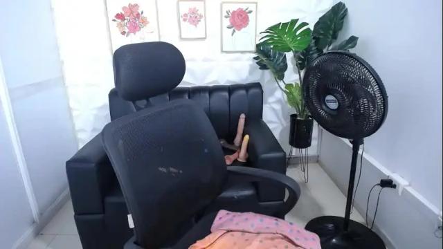 Image 10 of valentina_mature Stream on Chaturbate on 19 days ago