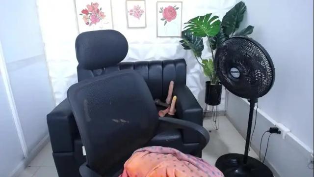 Image 8 of valentina_mature Stream on Chaturbate on 19 days ago