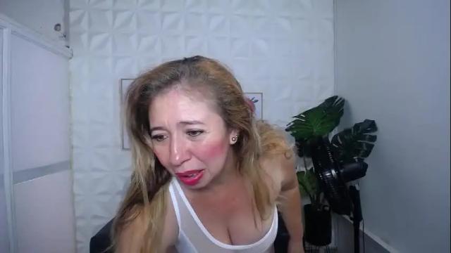 Image 6 of valentina_mature Stream on Chaturbate on 9 days ago