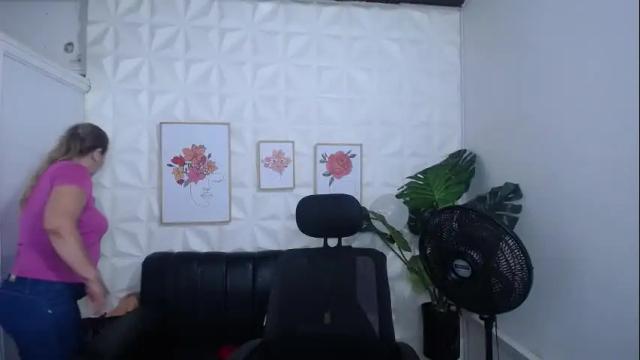 Image 2 of valentina_mature Stream on Chaturbate on 7 days ago