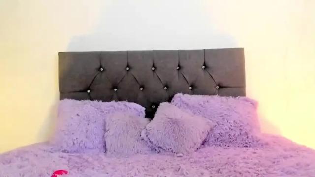 Image 6 of valentina_noor Stream on Chaturbate on 19 months ago