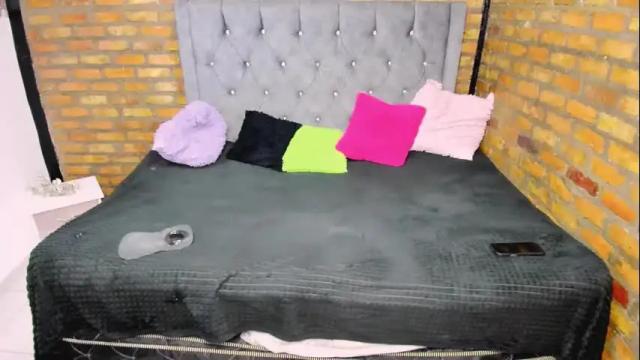 Image 4 of valentinacamx Stream on Chaturbate on 3 months ago