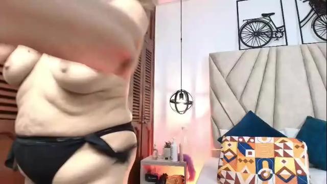 Image 12 of valentinadiazz1 Stream on Chaturbate on 1 month ago