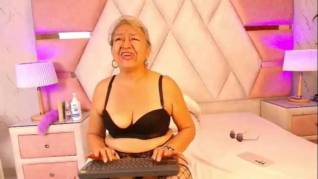 Image 8 of valentinadiazz1 Stream on Chaturbate on 1 month ago