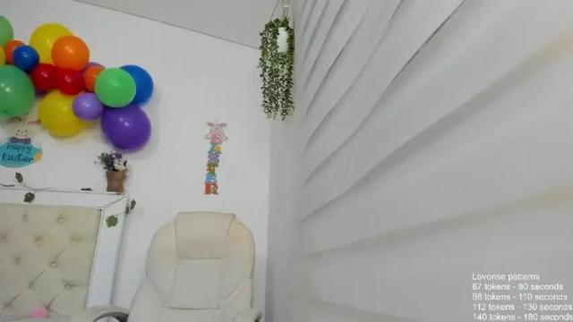Image 10 of valentinasisi Stream on Chaturbate on 13 months ago