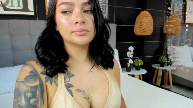Image 10 of valentine_white Stream on Chaturbate on 14 months ago