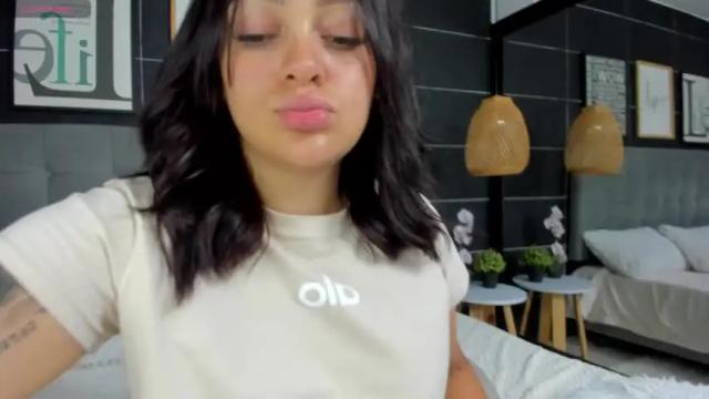 Image 8 of valentine_white Stream on Chaturbate on 13 months ago