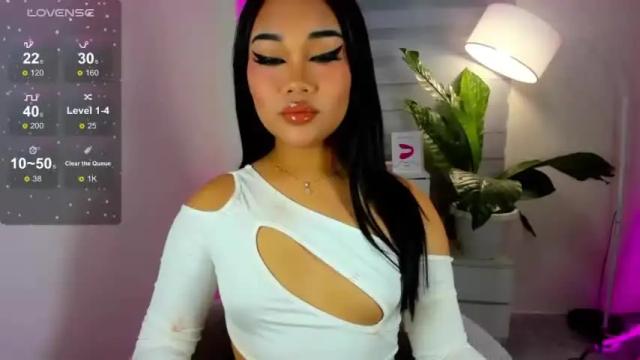 Image 3 of valentineloove Stream on Chaturbate on 15 months ago