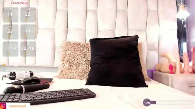 Image 2 of valentinna_18 Stream on Chaturbate on 14 days ago