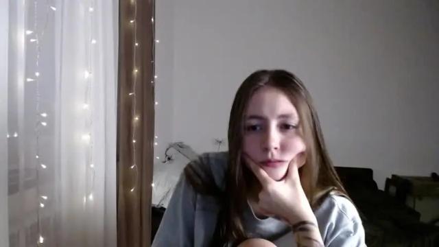 Image 3 of valents_cherry Stream on Chaturbate on 14 months ago