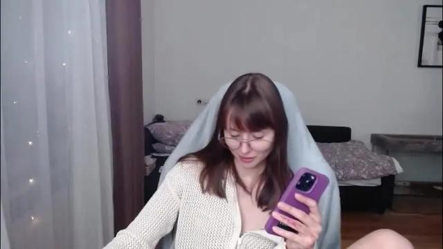 Image 6 of valents_cherry Stream on Chaturbate on 2 months ago