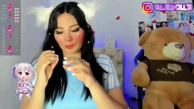 Image 2 of valenttina_doll Stream on Chaturbate on 13 months ago
