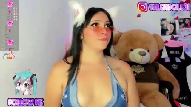 Image 4 of valenttina_doll Stream on Chaturbate on 13 months ago