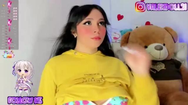 Image 10 of valenttina_doll Stream on Chaturbate on 13 months ago