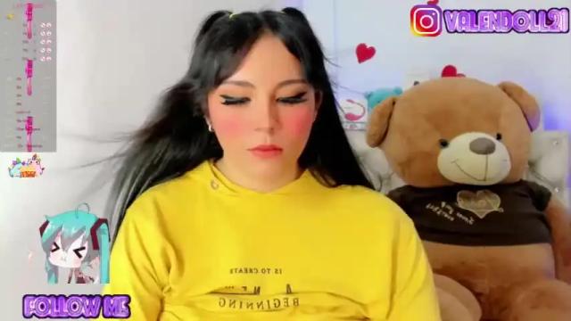 Image 12 of valenttina_doll Stream on Chaturbate on 13 months ago