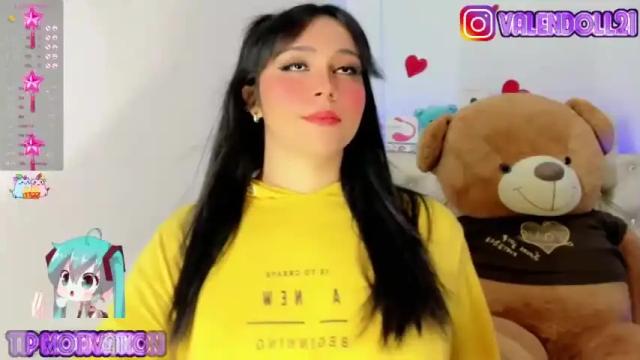 Image 6 of valenttina_doll Stream on Chaturbate on 13 months ago