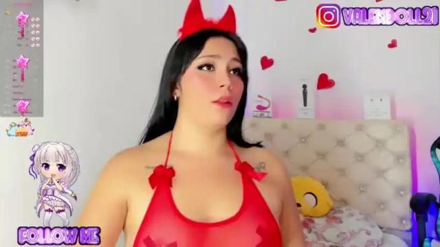 Image 2 of valenttina_doll Stream on Chaturbate on 13 months ago