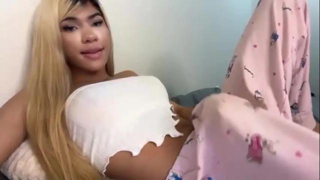 Image 11 of valeri_bigcock Stream on Chaturbate on 2 months ago